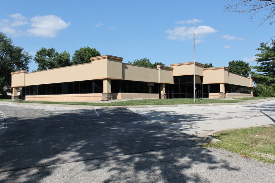More Photos Of 1300 NW Jefferson Ct, Blue Springs Office For Sale