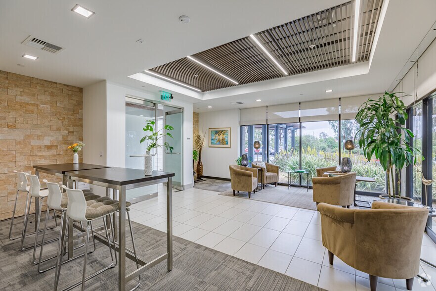 More Photos Of 11011 N Torrey Pines Rd, La Jolla Research And Development For Lease