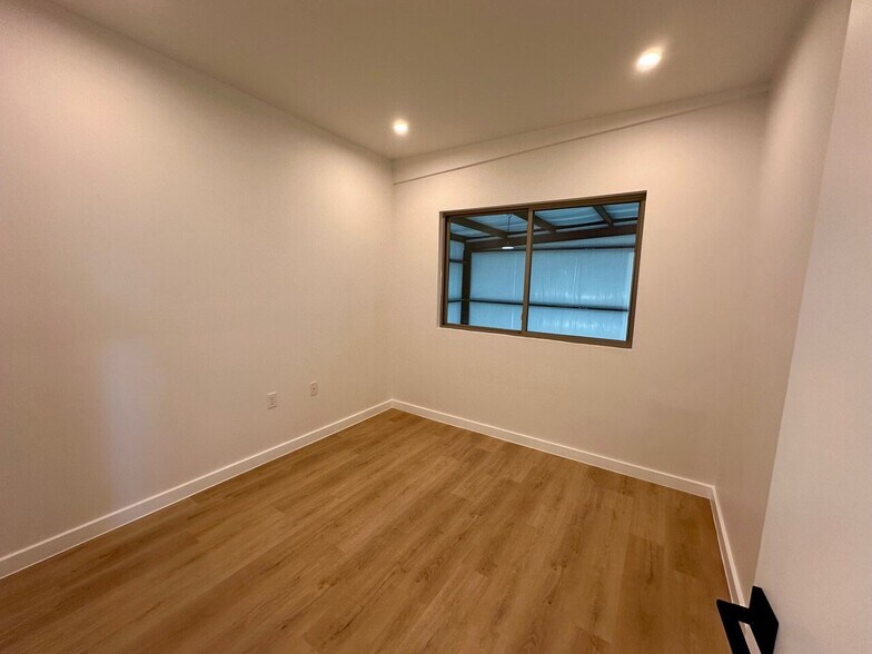 More Photos Of 10100 Darden Hill Rd, Austin Light Distribution For Sale