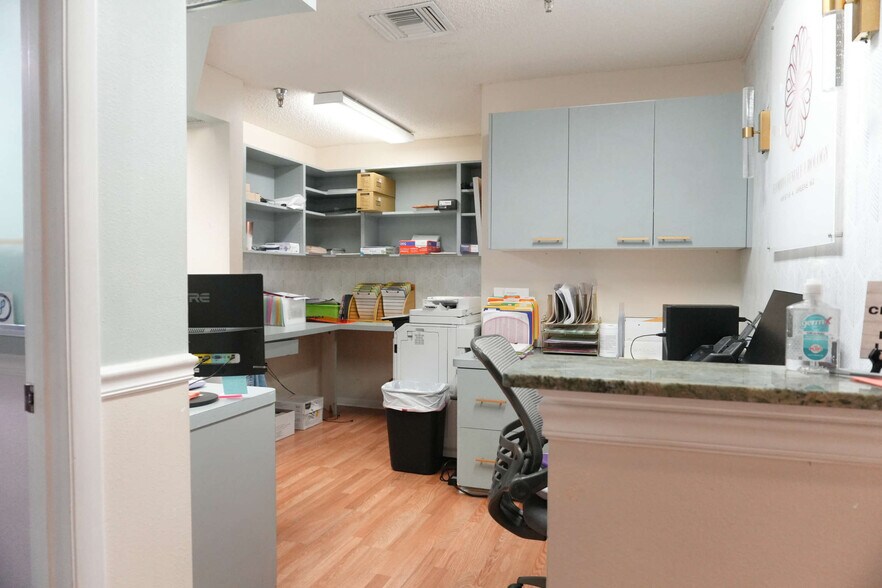 More Photos Of 1617 S Tuttle Ave, Sarasota Medical For Sale