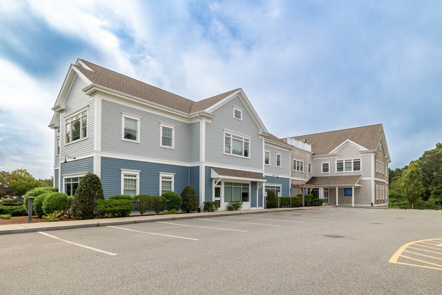 Primary Photo Of 1555 Iyannough Rd, Hyannis Office For Lease