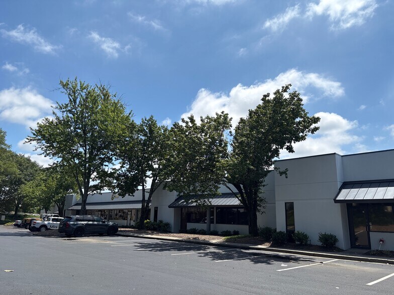 More Photos Of 6000 Dawson Blvd, Norcross Unknown For Lease