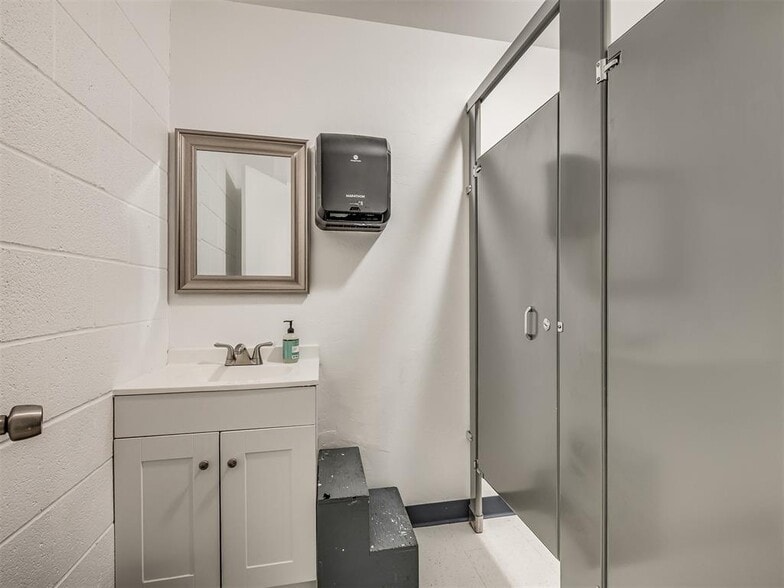 More Photos Of 2000 N Spencer Rd, Oklahoma City Religious Facility For Sale