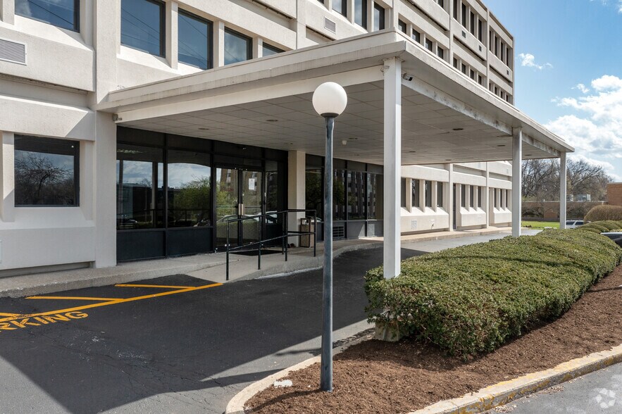More Photos Of 333 Waller Ave, Lexington Medical For Sale