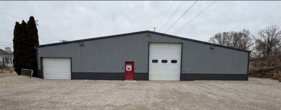 More Photos Of 300 W Joliet St, Ottawa Flex For Sale