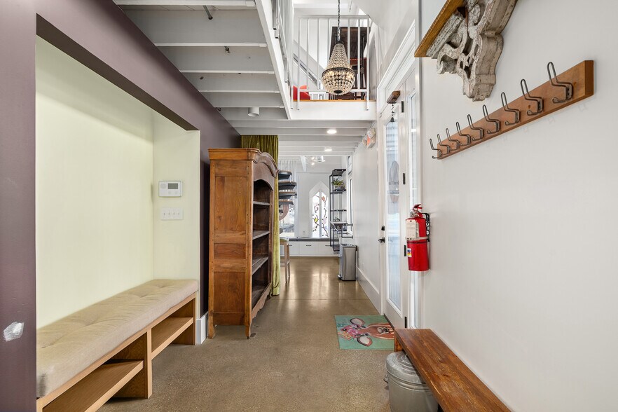 More Photos Of 20 N Mulberry St, Mansfield Office For Sale