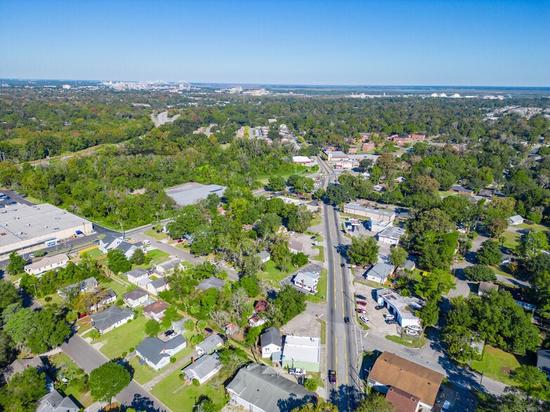 More Photos Of 2203 Skidaway Rd, Savannah Freestanding For Sale