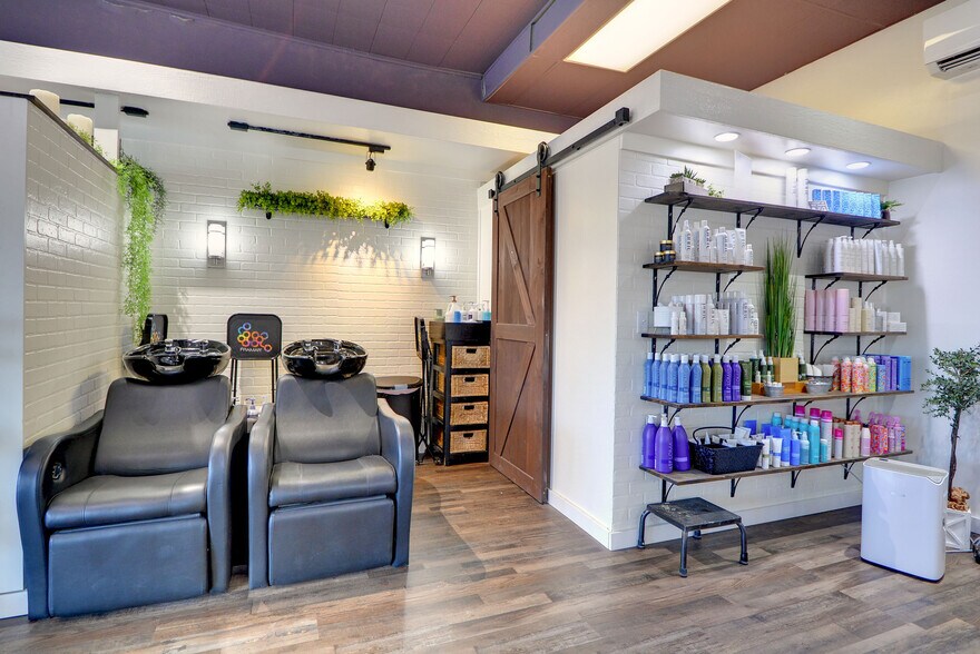 More Photos Of 1415 Pioneer Hwy, Silvana General Retail For Sale