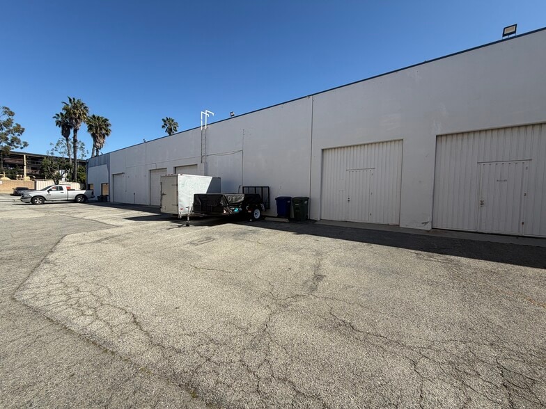 More Photos Of 1961-1977 Freeman Ave, Signal Hill Manufacturing For Lease