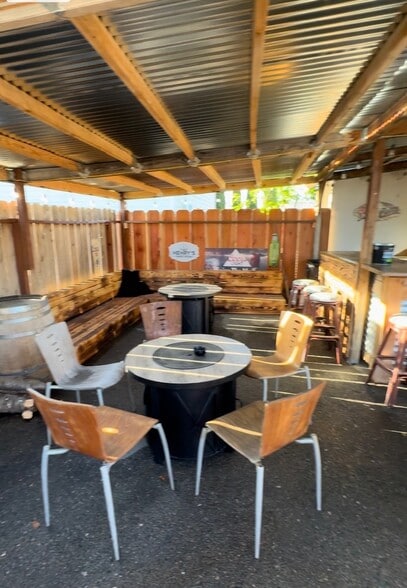 More Photos Of 612 B St, Marysville Bar For Sale