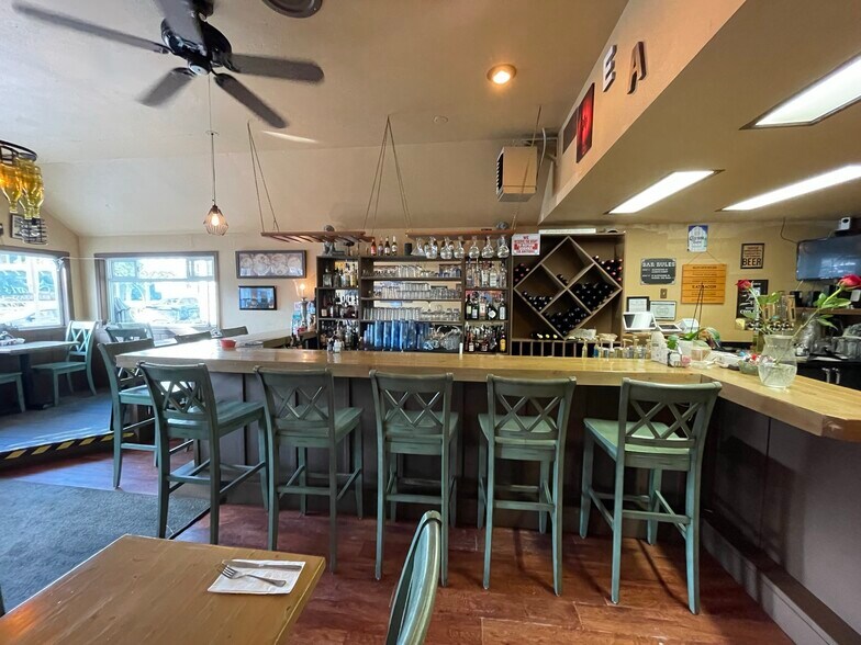More Photos Of 1277 Bay St, Florence Storefront For Sale