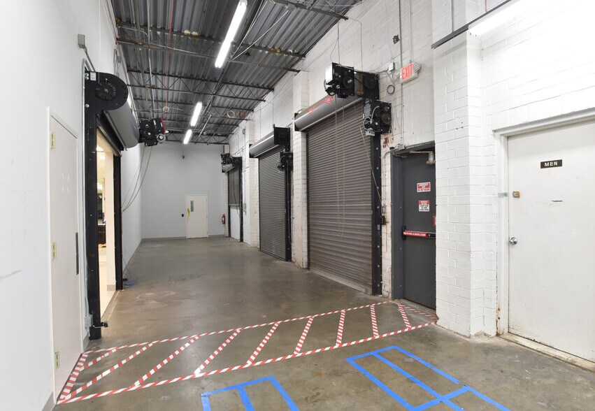 More Photos Of 1800 Northeast Expy, Atlanta Showroom For Lease