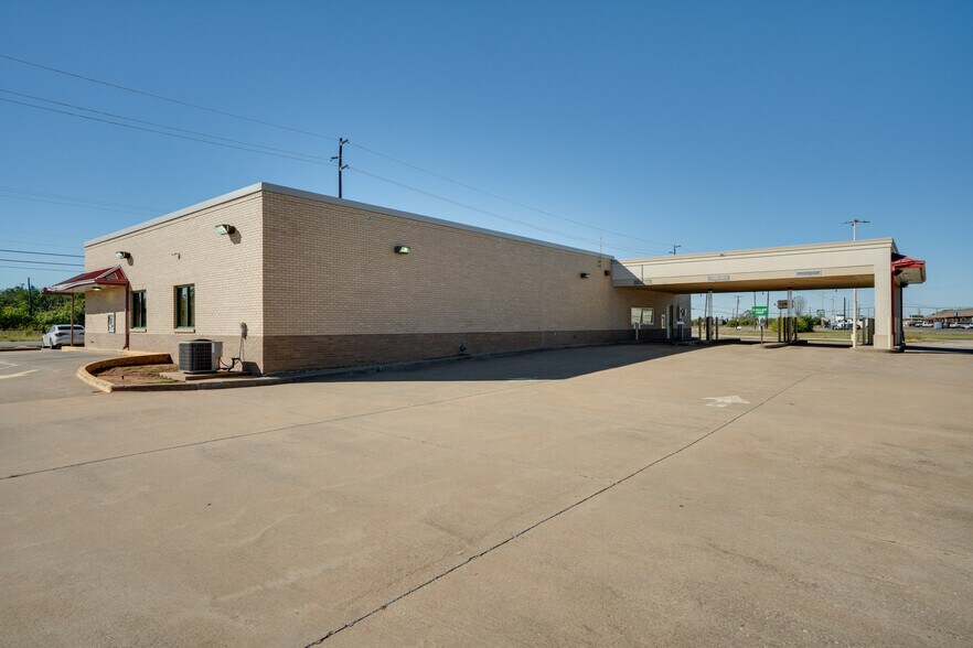 More Photos Of 2618 Old Iowa Park Rd, Wichita Falls Bank For Sale