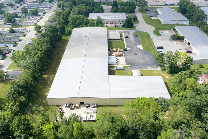 More Photos Of 1000 Sako Ct, Elkhart Warehouse For Lease