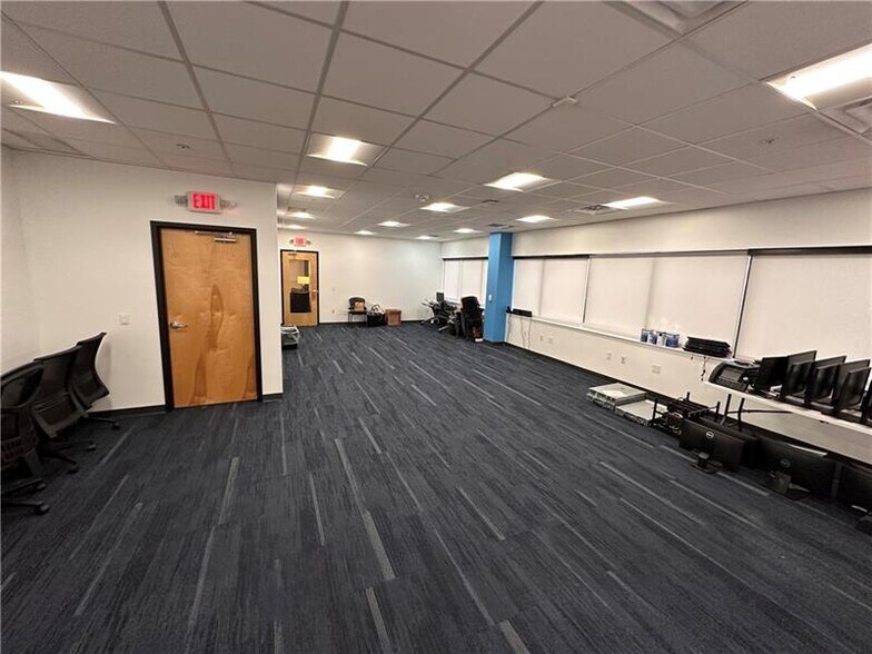 More Photos Of 800 Regis Ave, Pittsburgh Medical For Lease