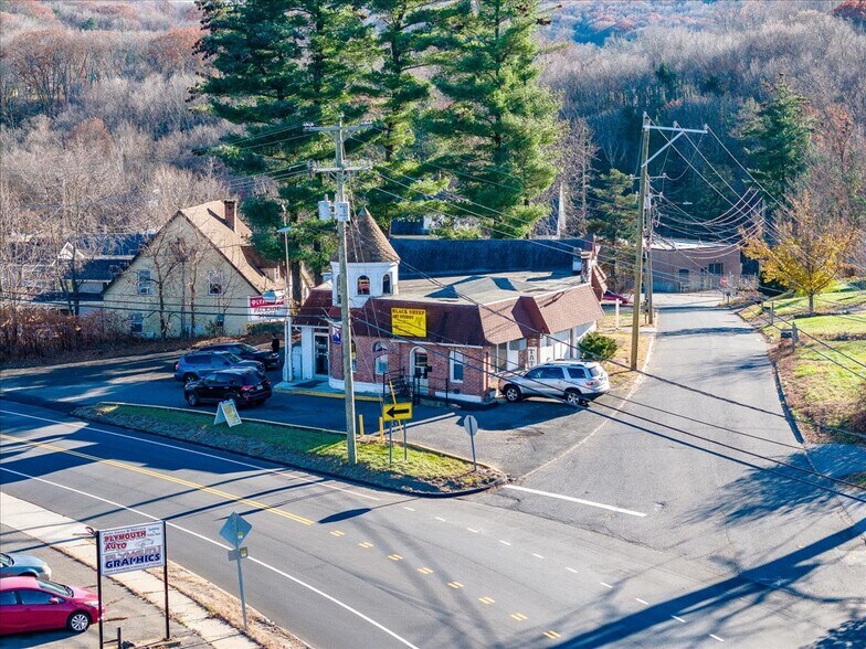 More Photos Of 166 S Riverside Ave, Pequabuck Freestanding For Sale