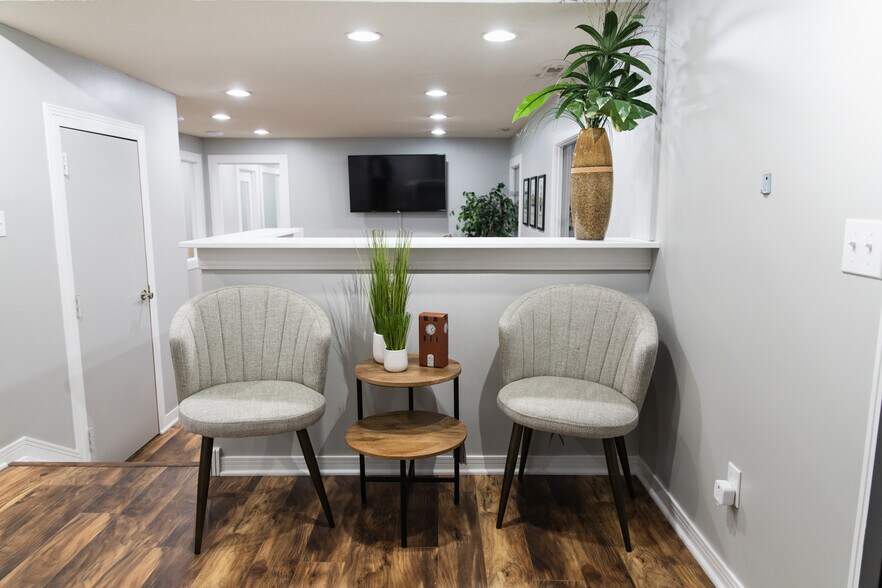 More Photos Of 45 N Chillicothe Rd, Aurora Office For Lease