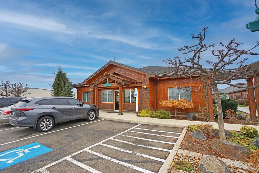 More Photos Of 3901 Creekside Loop, Yakima Medical For Lease
