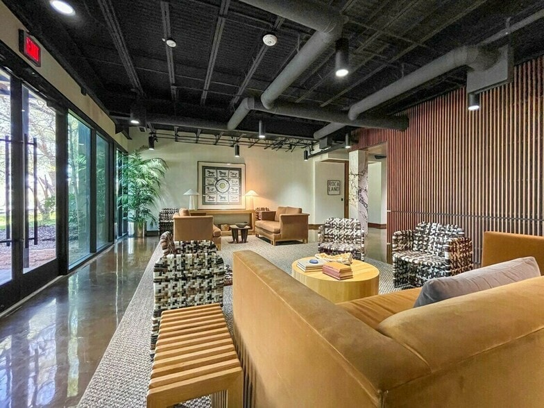 More Photos Of 3901 Manhattan Dr, Tyler Office For Lease