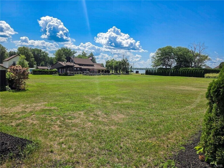 More Photos Of 6266 Lakeshore Rd, Verona Beach Restaurant For Sale