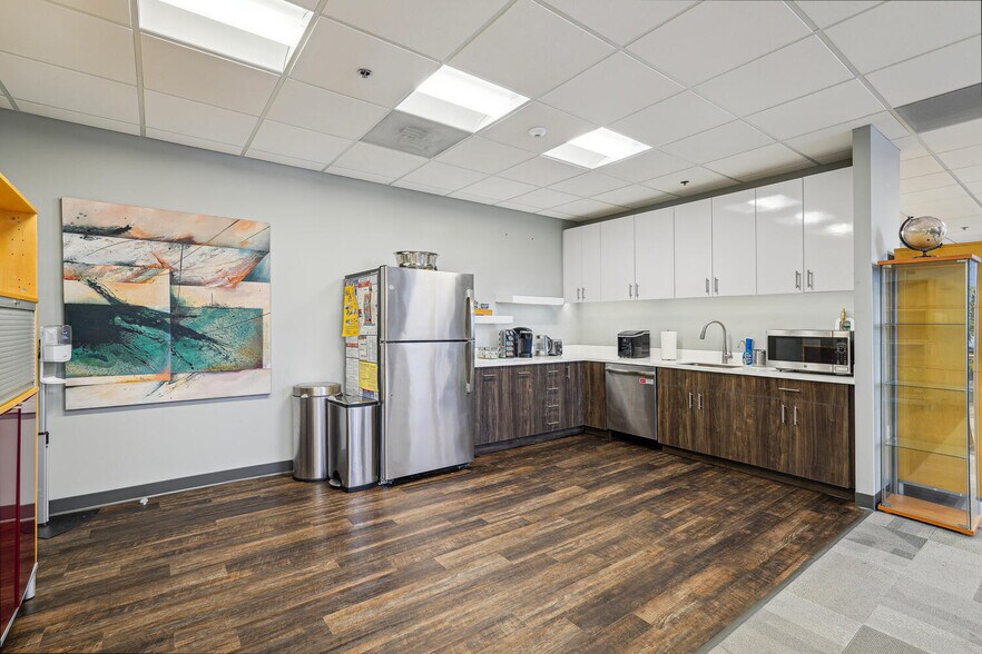 More Photos Of 4350 East-West Hwy, Bethesda Office For Lease