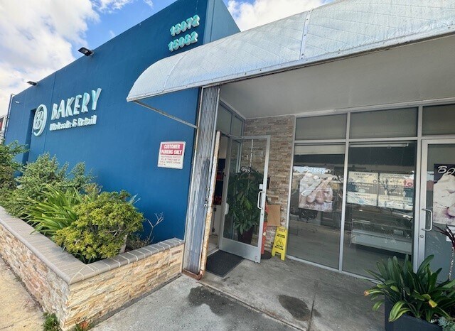 More Photos Of 15072-15082 Weststate St, Westminster Restaurant For Sale