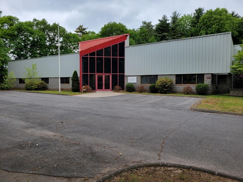 Primary Photo Of 117 W Dudley Town Rd, Bloomfield Light Manufacturing For Lease