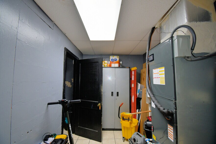 More Photos Of 128 E Orange Ave, Lake Wales General Retail For Sale