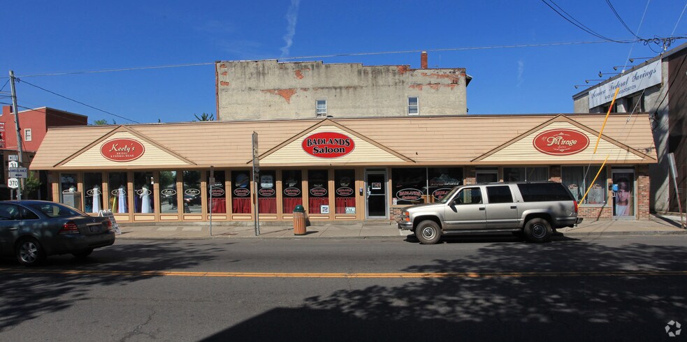 More Photos Of 33 Oswego St, Baldwinsville Storefront Retail Office For Lease