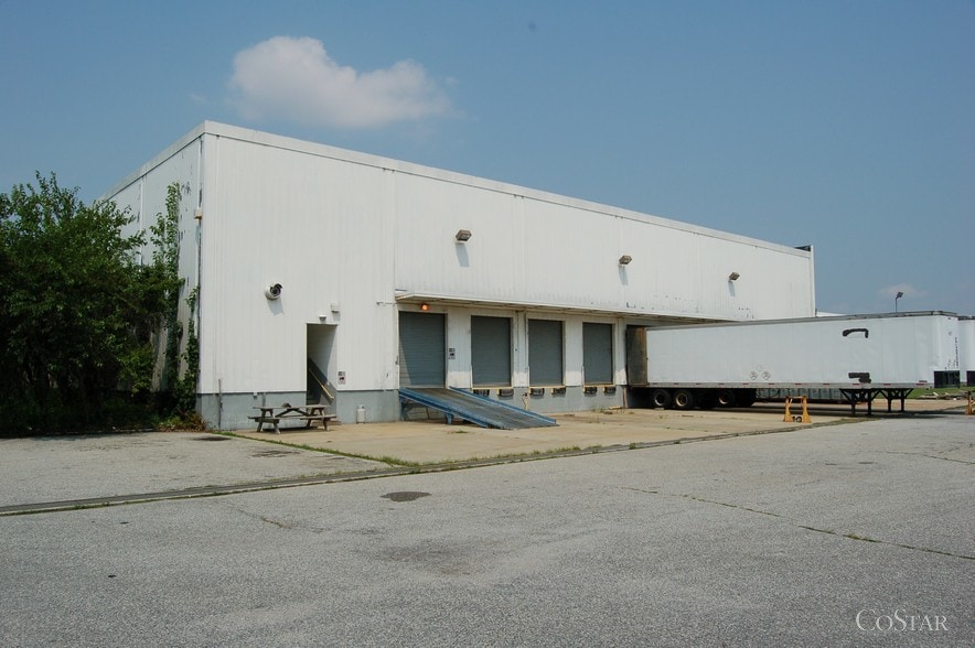 More Photos Of 45 Griffith St, Salem Warehouse For Lease