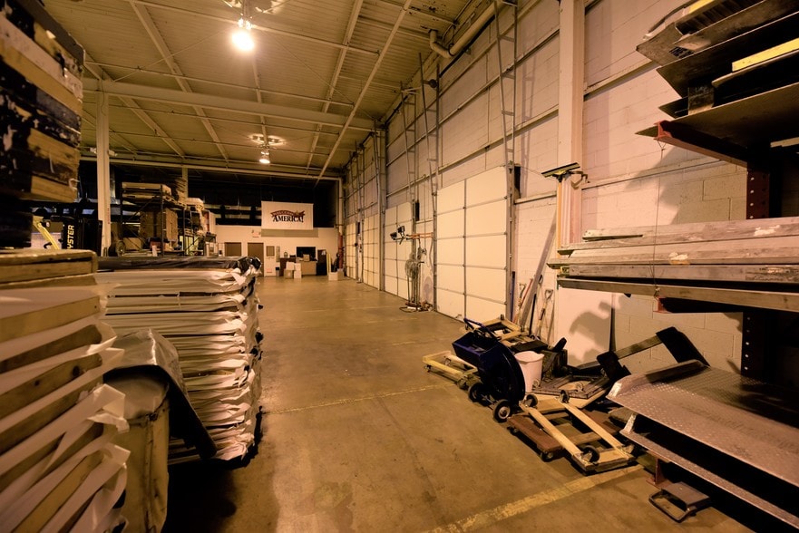 More Photos Of 122 Mill Rd, Oaks Warehouse For Lease