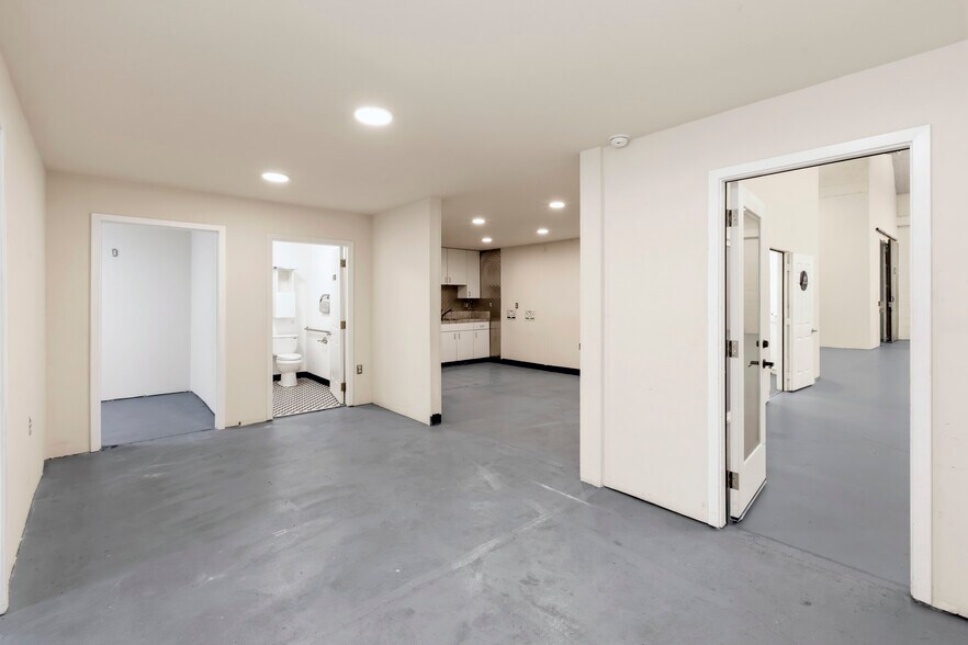 More Photos Of 560 4th St, San Francisco Showroom For Lease