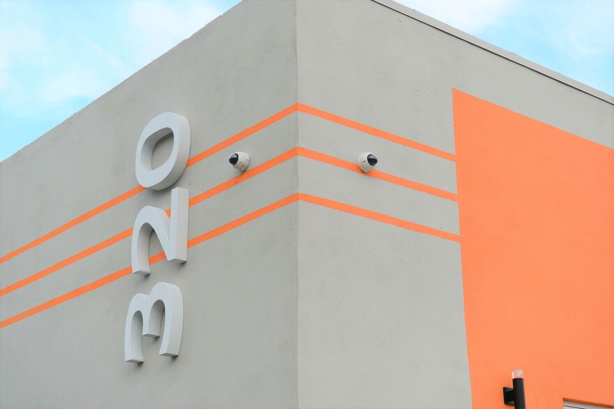 More Photos Of 300 NE 75th St, Miami Showroom For Lease