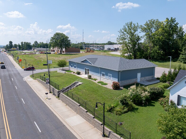 More Photos Of 2221 John Williams Blvd, Bedford Office For Sale