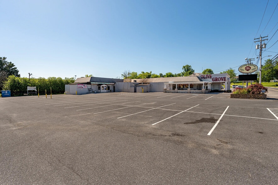 More Photos Of 705 N Hammonds Ferry Rd, Linthicum Heights General Retail For Lease