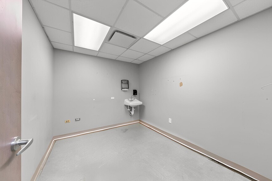 More Photos Of 3828 Avenue N, Galveston Hospital For Lease