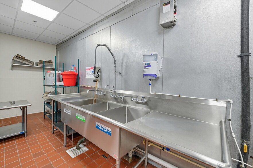 More Photos Of 20 W Adams St, Jacksonville Apartments For Lease