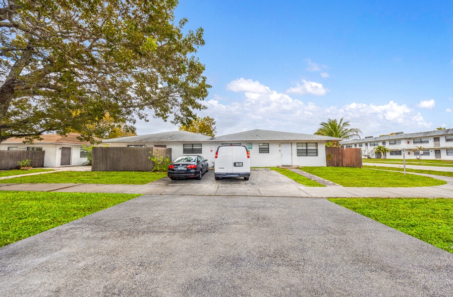 More Photos Of 3109 NW 3rd Ave, Pompano Beach Multifamily For Sale