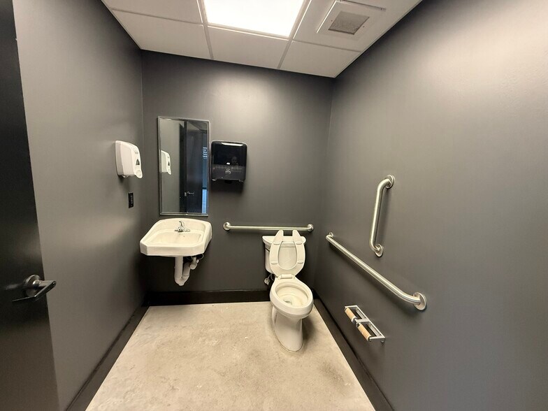 More Photos Of 5036 Keagy Rd, Roanoke General Retail For Lease