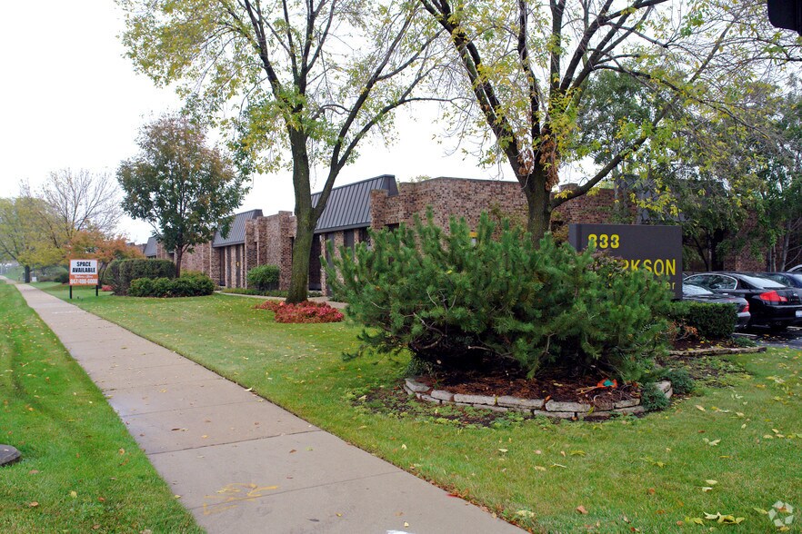 More Photos Of 333 Skokie Blvd, Northbrook Medical For Lease