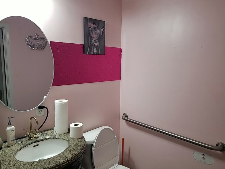 More Photos Of 4700 Stamp Rd, Marlow Heights General Retail For Lease