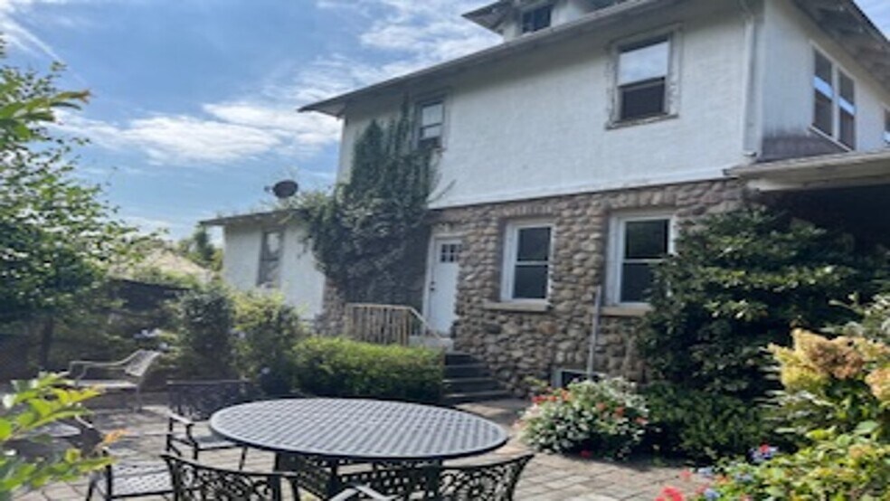 More Photos Of 291 Glen Rd, Woodcliff Lake Garden Center For Lease