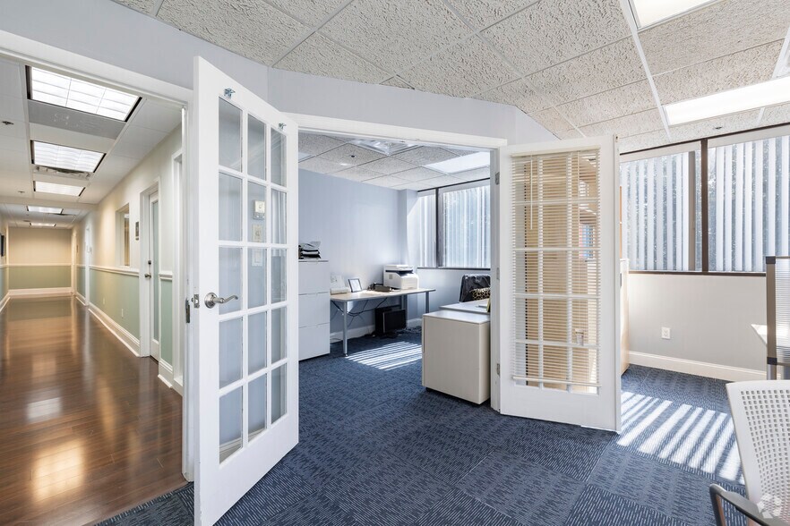 More Photos Of 10 Fairway Dr, Deerfield Beach Office For Lease