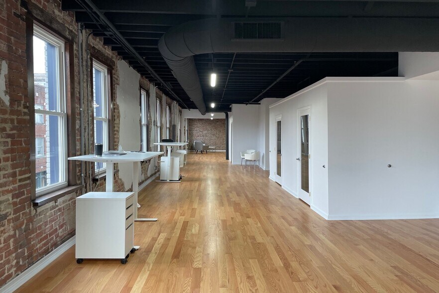More Photos Of 161 N Limestone, Lexington Office For Sale