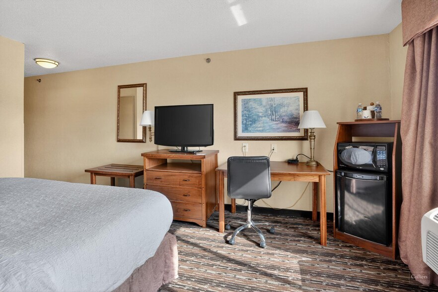 More Photos Of 202 Fairview Dr, Monaca Hotel For Sale