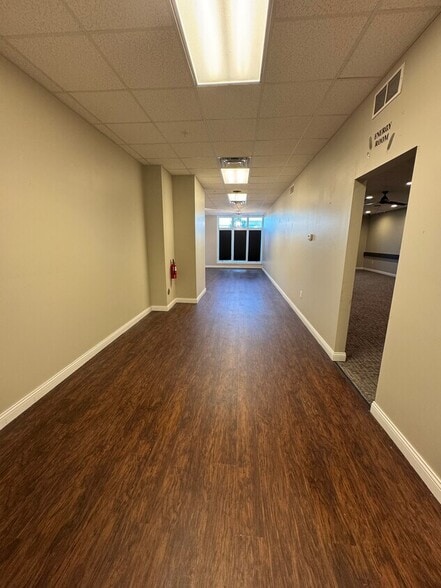 More Photos Of 4927-4947 Utica Ridge Rd, Davenport Office For Sale