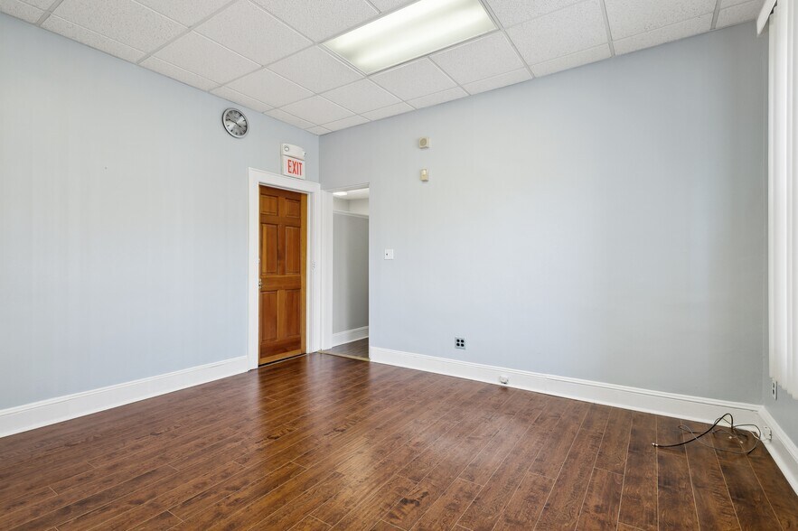 More Photos Of 586 Livingston Ave, North Brunswick Office For Sale