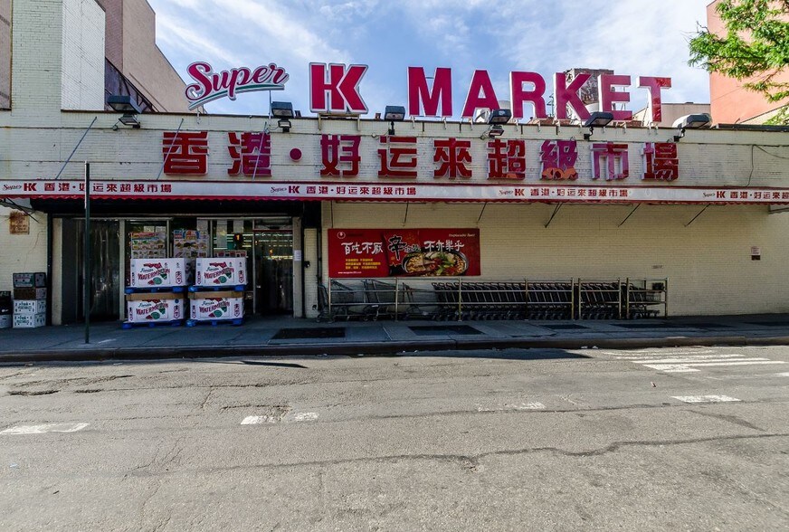 More Photos Of 3711 Main St, Flushing Storefront For Lease