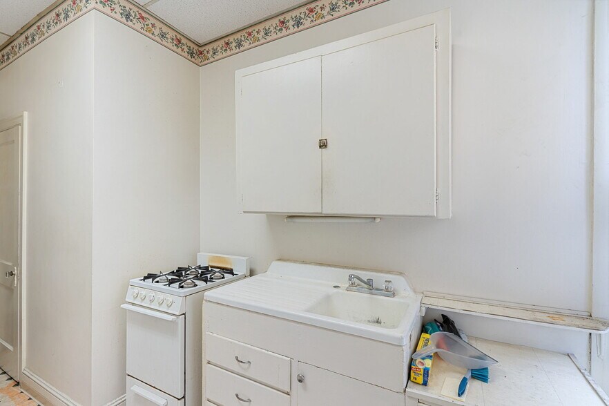 More Photos Of 962 W Hamilton St, Allentown Storefront Retail Residential For Lease