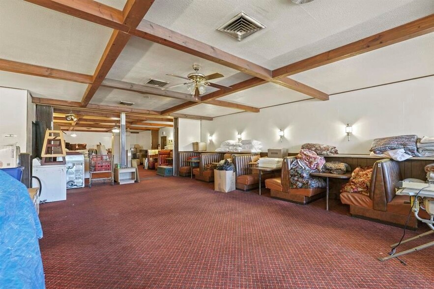 More Photos Of 924 W Highway 2, Newport Hotel For Sale